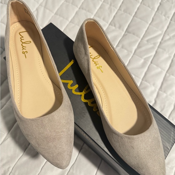 *BRAND NEW* Lulus Suede Flats - Picture 1 of 5